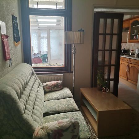 Double Room Available- London Seven Kings Seven Kings Train Station Ilford Bagian luar foto