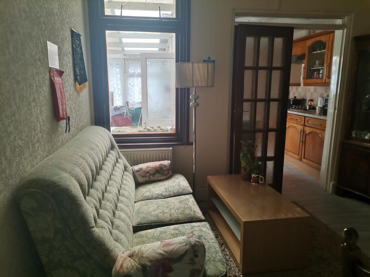 Double Room Available- London Seven Kings Seven Kings Train Station Ilford Bagian luar foto